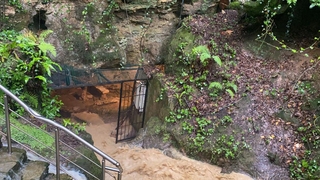 Mağara’da mahsur kalan 7 kişi kurtarıldı