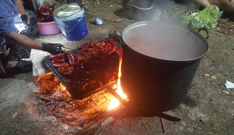 Mahallelerde tatlı telaş, salça yapımı başladı