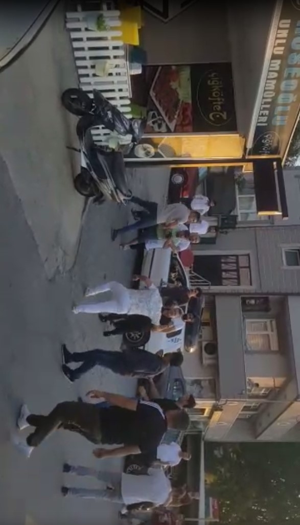 Maltepe'de sürücüler birbirine girdi