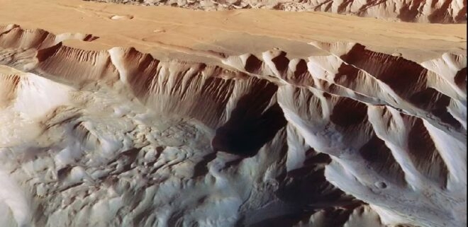 Mars’ta bulunan dev kanyon fotoğrafları şaşkınlık yarattı