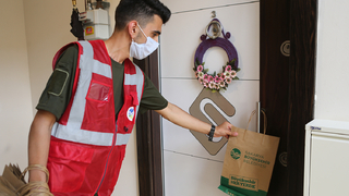 Maske dağıtımı iki ilçede devam etti