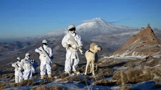 Mehmetçik kar altında hudut güvenliği için görevde