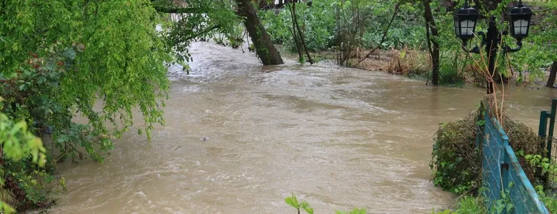 Melen Çayı taştı; Köprü trafiğe kapatıldı