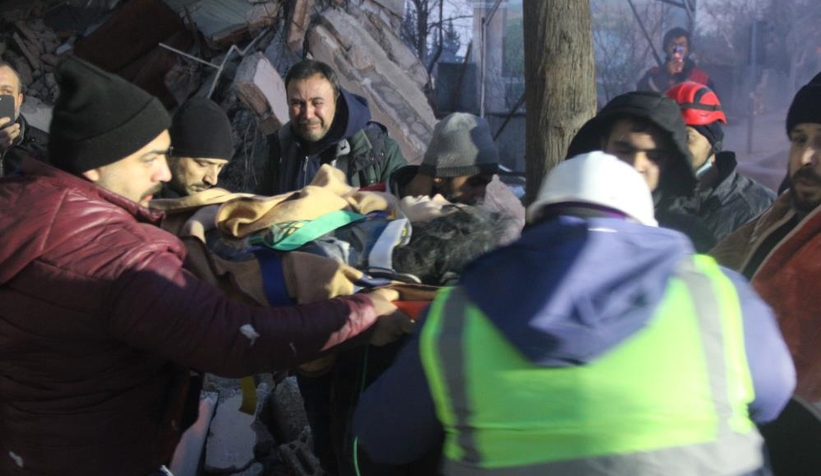 Melisa 51 saat sonra enkazdan çıkarıldı