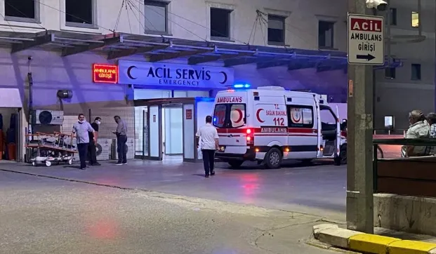 Mera dönüşü kaza; Traktör altında kaldı