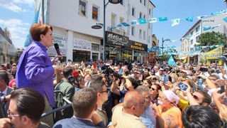 Meral Akşener’i köpek ısırdı