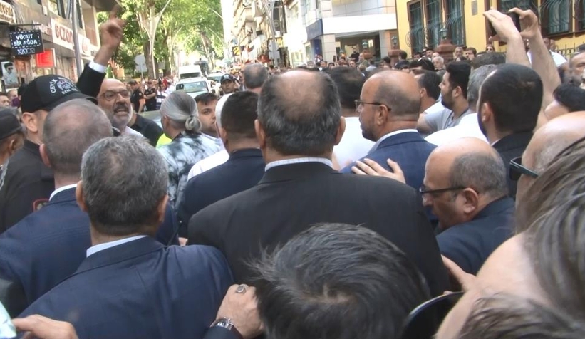 Meral Akşener’in esnaf ziyareti öncesi arbede