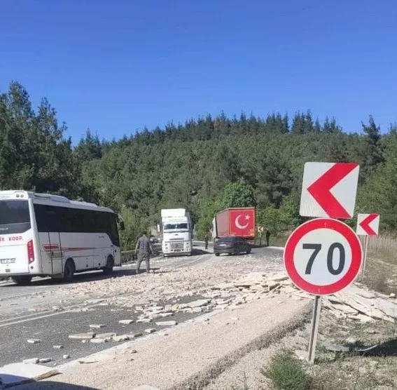 Mermerleri tutan halatlar kopunca olanlar oldu