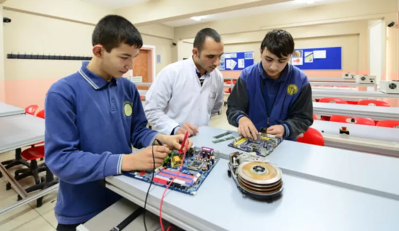 Mesleki ve teknik liseler yüz yüze eğitime başlıyor