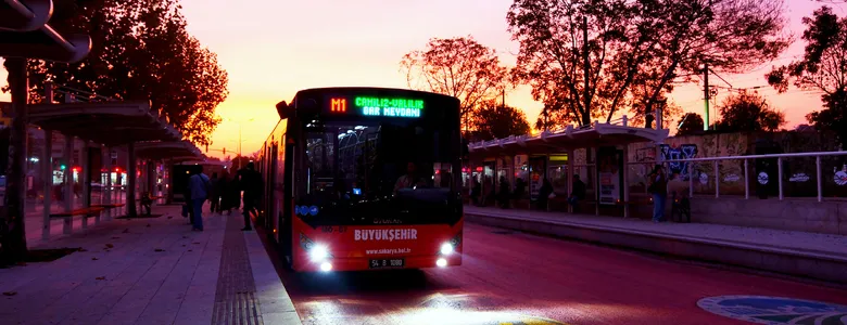 Metrobüslerde gece seferi başladı