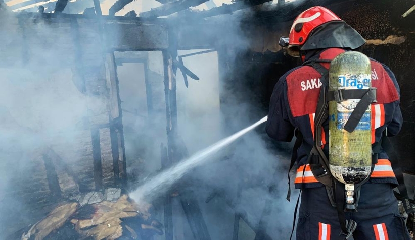 Metruk binada yangın