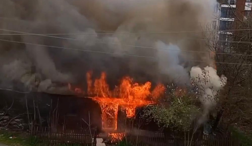 Metruk ev alev alev yandı