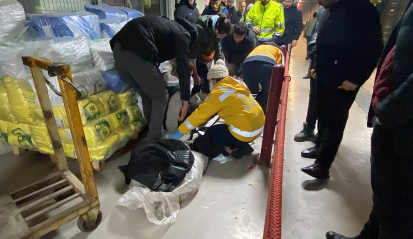 Meyve sebze halinde bıçaklı kavga: 1 yaralı