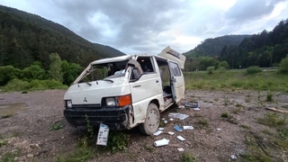 Minibüs defalarca takla attı: 2 yaralı