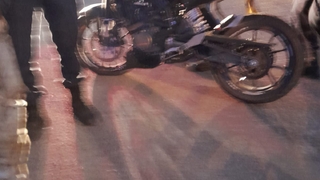 Minibüs ile motosiklet çarpıştı