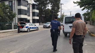 Minibüse çarpan motosikletteki 2 kişi hastanelik oldu