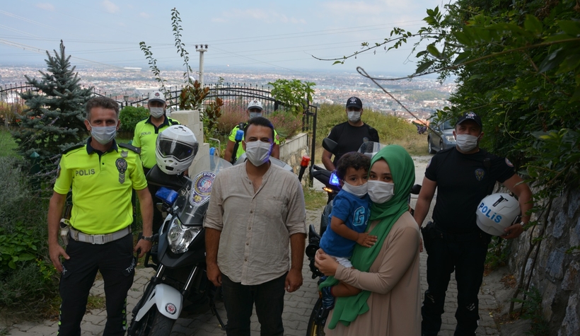 Minik Ertuğrul'un polis sevgisi karşılıksız kalmadı