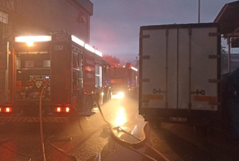 Mobilya atölyesi yandı