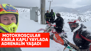 Motokorsçulardan kar eğlencesi