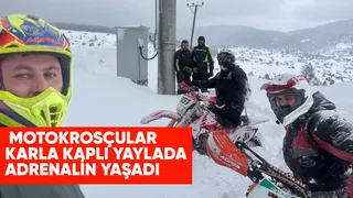 Motokorsçulardan kar eğlencesi