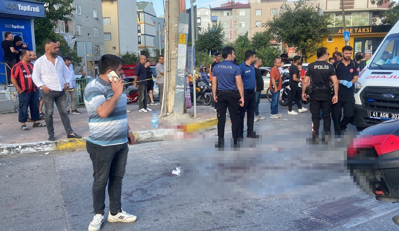 Motokurye tartıştığı 2 kişiyi bıçakladı