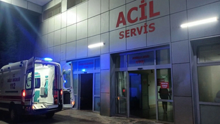 Motosiklet bariyerlere çarptı