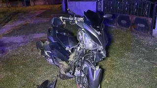 Motosiklet kanala uçtu: 2 yaralı