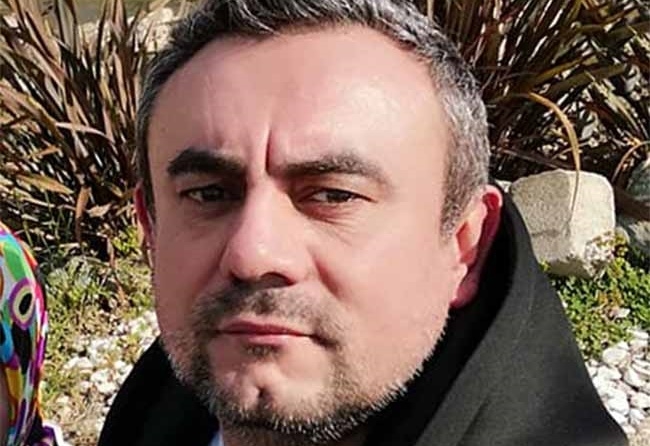 Motosiklet kazasında ağır yaralandı