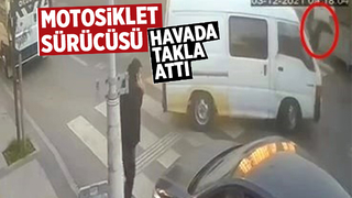 Motosiklet sürücüsü havada takla attı