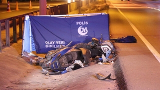Motosikletli genç feci şekilde can verdi