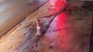 Motosikletli gençler böyle havaya savruldu