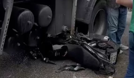 Motosikletli ölümden döndü