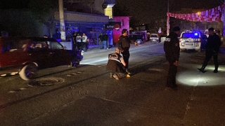 Motosikletli saldırganlar park halindeki araçları kurşunladı