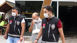 Müezzin kendisini bıçaklayan eşini boğarak öldürdü