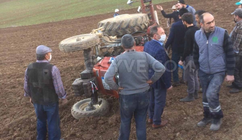 Muhtar traktörün altında can verdi