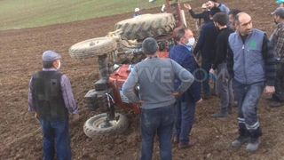 Muhtar traktörün altında can verdi