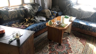 Muhtarlığın itfaiye aracı yangını söndürdü