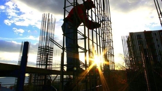 Müteahhitler inşaatları durduruyor