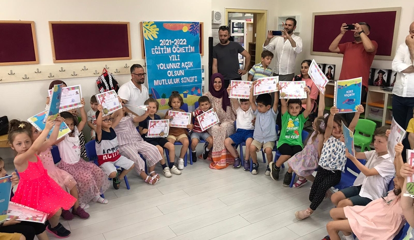 Mutluluk Sınıfı öğrencilerinin karne heyecanı