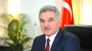 Muzaffer Elmas komşuda öğretim üyesi oldu