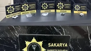 Narkotik baskını: 8 gözaltı