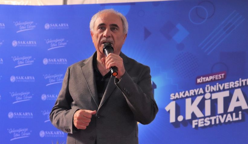 Nurullah Genç SAÜFEST’te öğrencilerle bir araya geldi