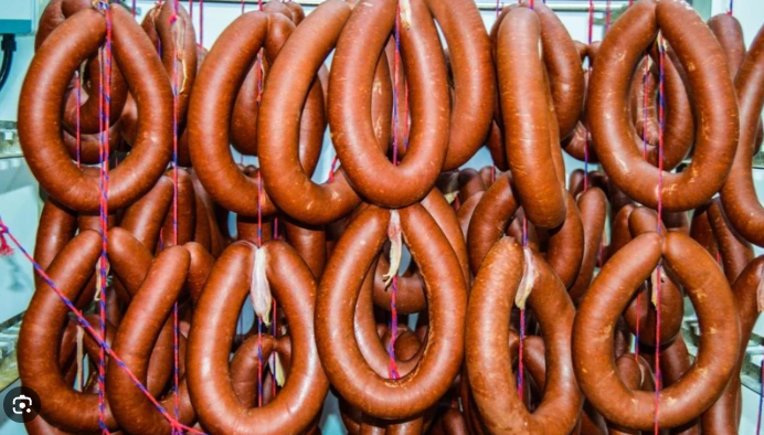 O firmanın sucuğunda dil çıktı!