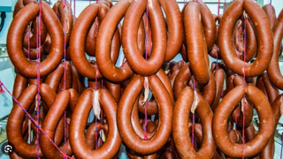 O firmanın sucuğunda dil çıktı!