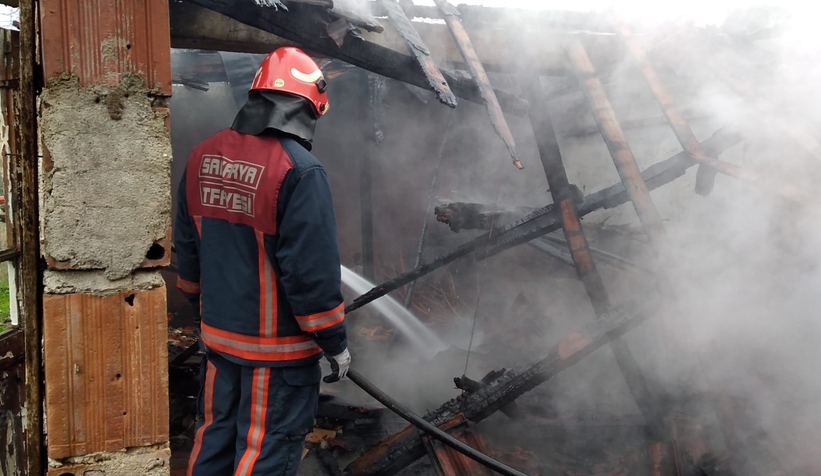 Odunluk alev alev yandı