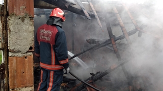 Odunluk alev alev yandı