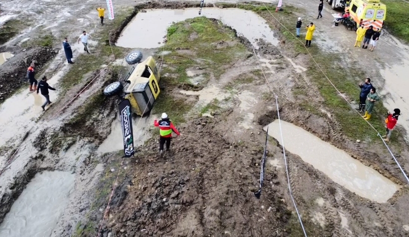 Off road aracı böyle devrildi