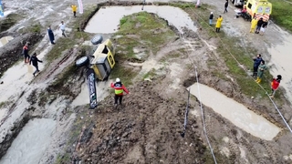 Off road aracı böyle devrildi