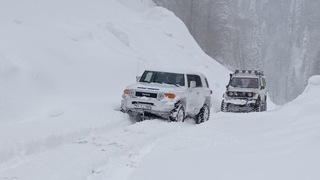 Offroad tutkunları 1,5 metre karda safari yaptı