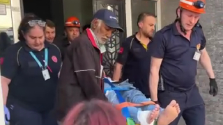 Öfkeli koca evi bastı: Karısının yanında yakaladığı adam balkondan atladı